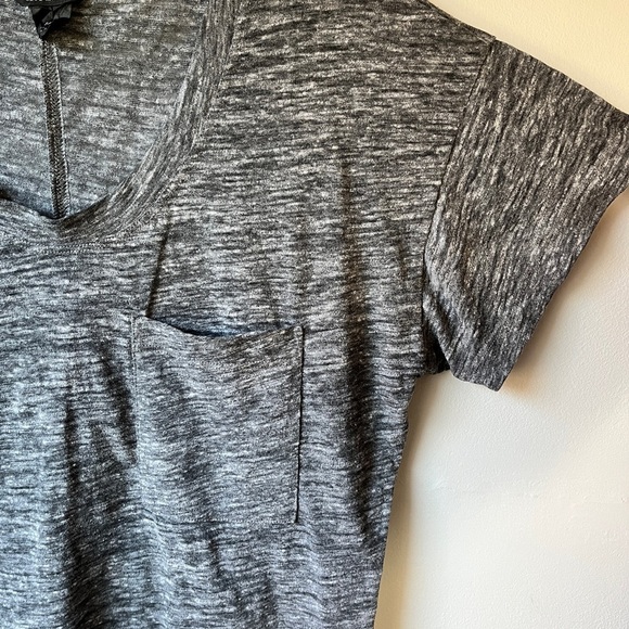 🏷️ 2/$20 Club Monaco Grey Marled Drop Shoulder T-shirt - Picture 6 of 9